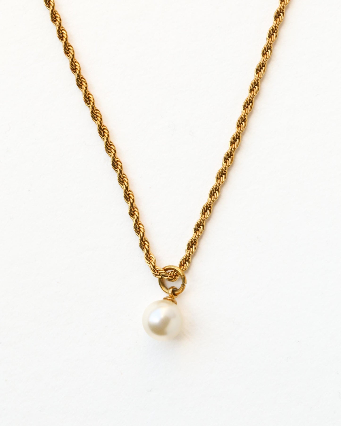 Pearl Necklace on Rope Chain
