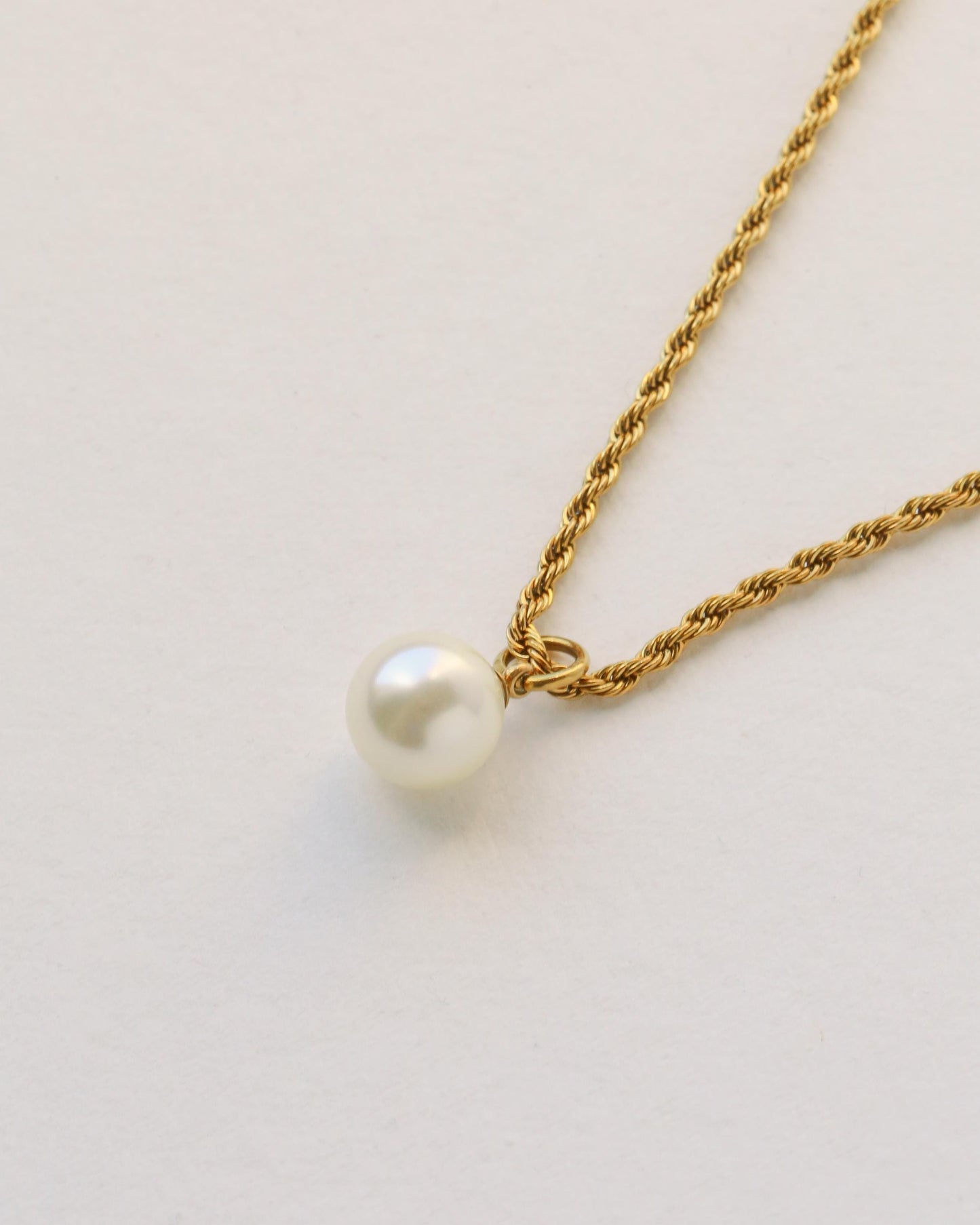 Pearl Necklace on Rope Chain