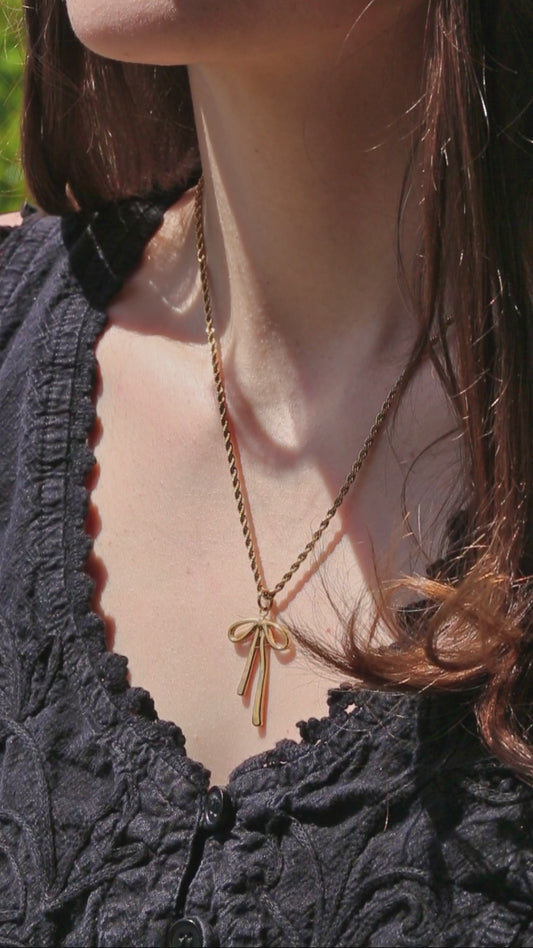 Bow Necklace